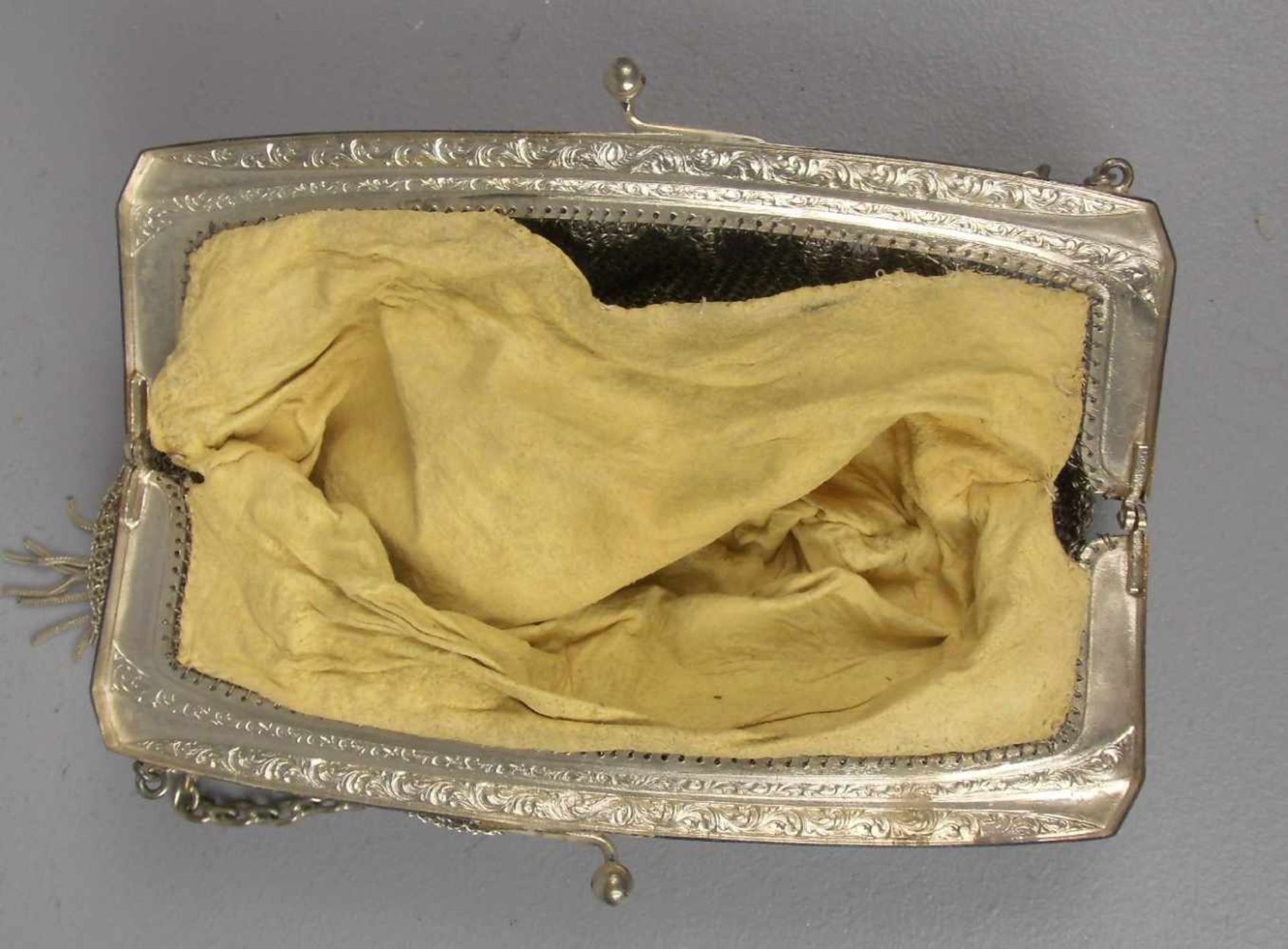 TASCHE / HANDTASCHE, Alpacca, um 1920/30. Ringkettengewebe, unterer Abschluss mit beweglichen - Bild 5 aus 5