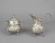 MILCHKÄNNCHEN UND ZUCKERDOSE / milk jug and sugar bowl, 835er Silber (insgesamt 443 g), gepunzt