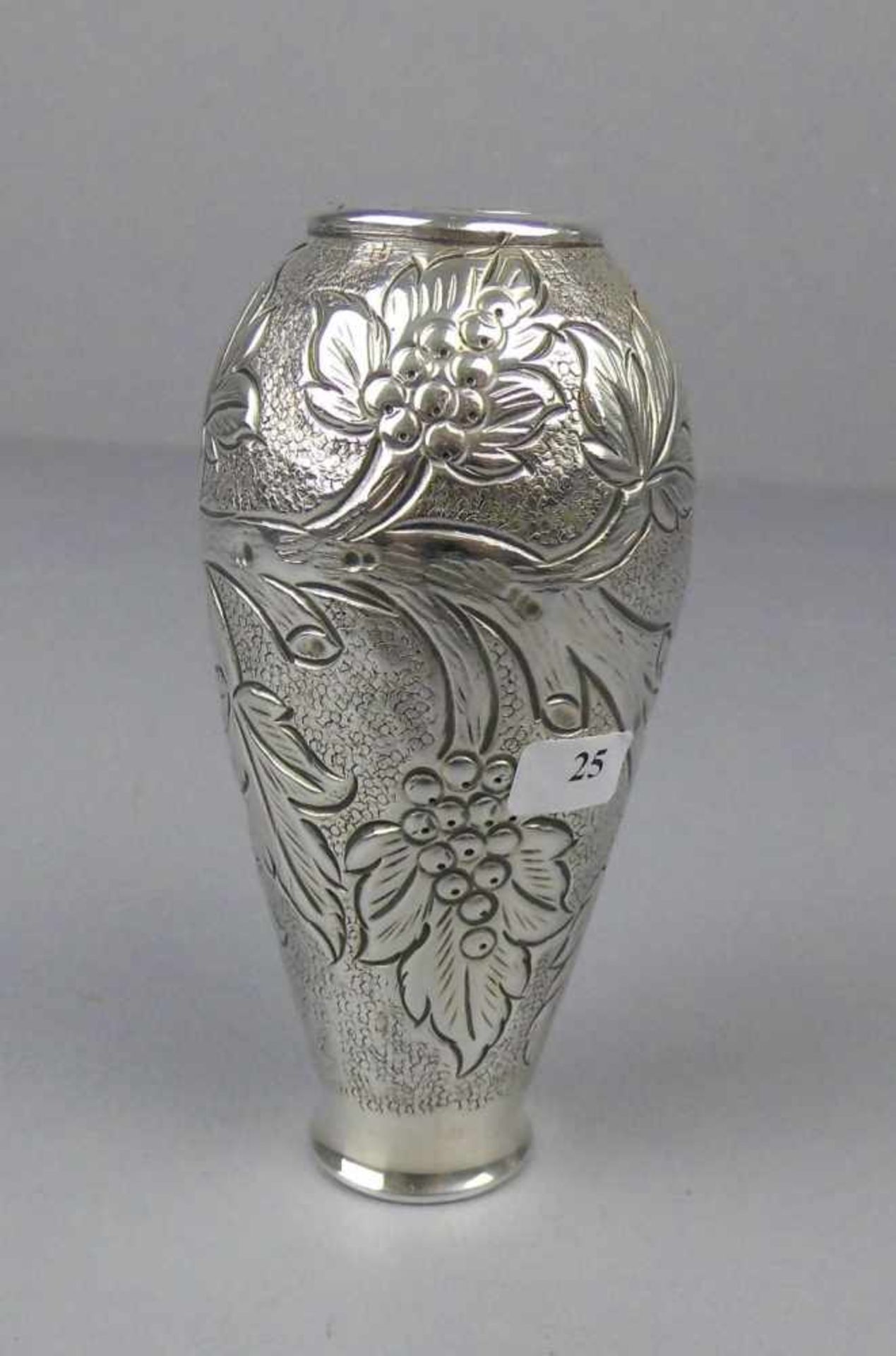 VASE, 900er Silber (116 g), unter dem Stand gepunzt mit Feingehaltsangabe und Hersteller- bzw. - Bild 2 aus 5