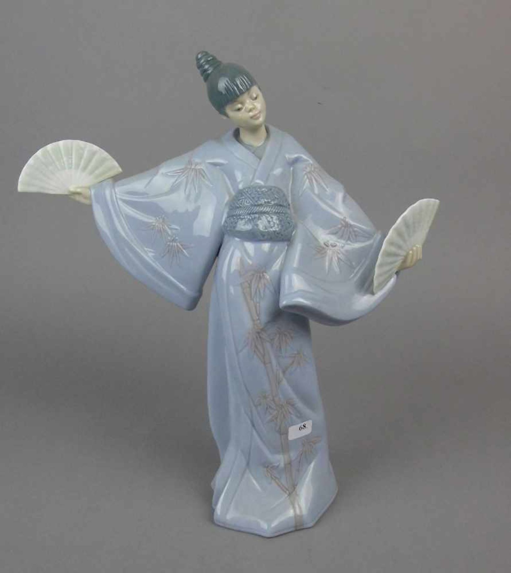 PORZELLAN - FIGUR: "Tanzende Japanerin mit zwei Fächern / Fächertanz", Porzellan, Manufaktur Lladro,