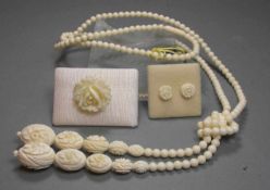 ELFENBEIN - SCHMUCKSET mit Blütenmotiven, bestehend aus offen gearbeiteter Kette mit