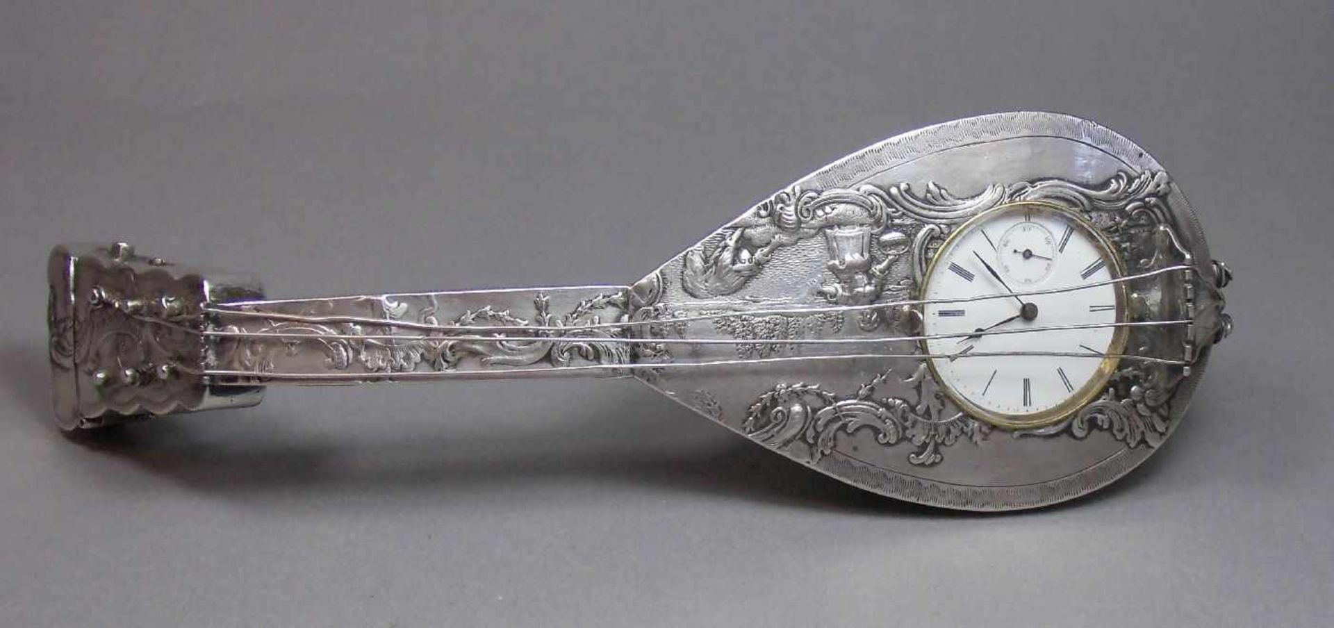 SILBERNE TISCHUHR / TASCHENUHR IM GEHÄUSE IN FORM EINER LAUTE, Sterlingsilber, London 1890, - Image 2 of 18