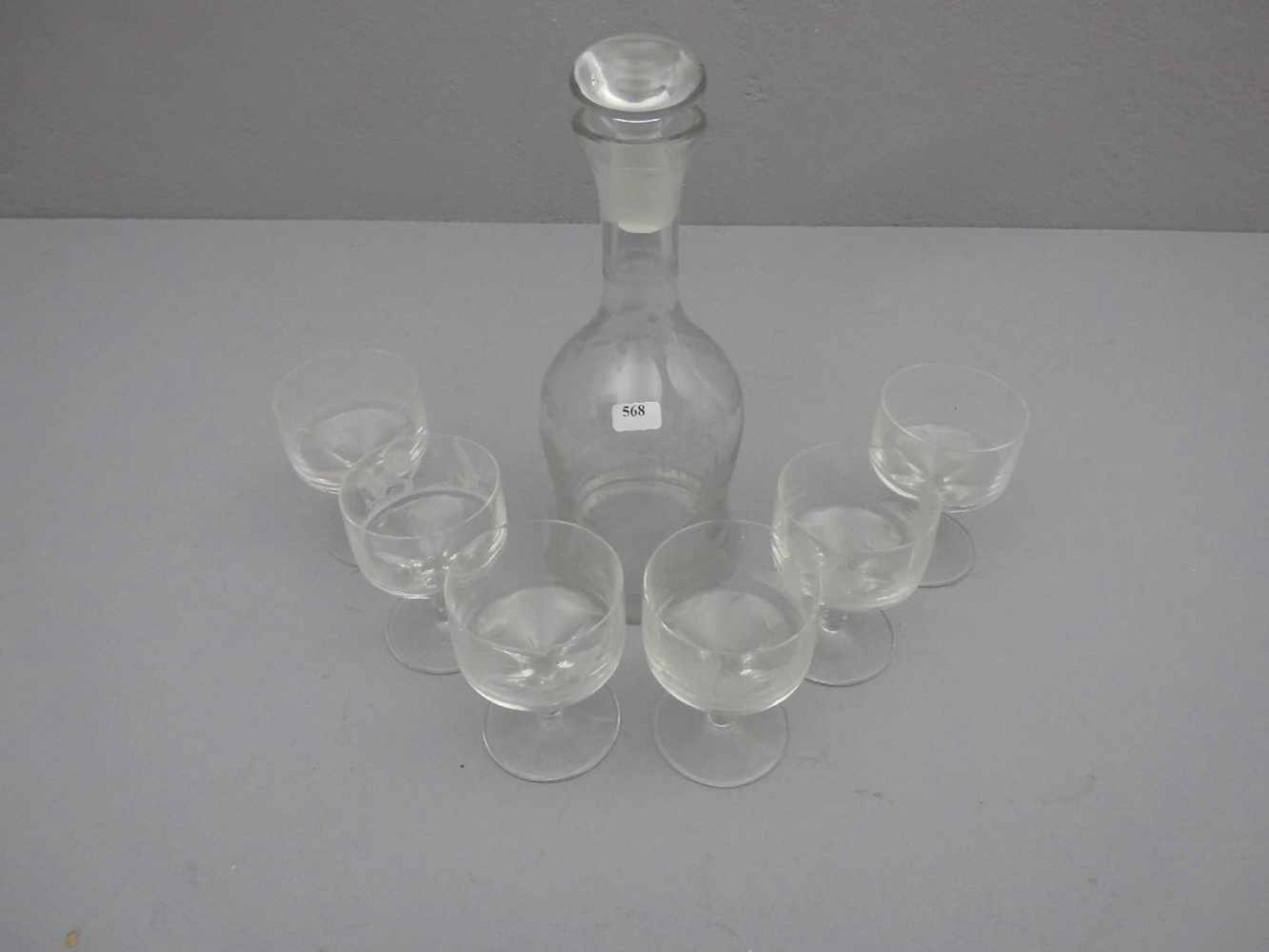 KARAFFE UND 6 GLÄSER MIT JAGDLICHEN MOTIVEN, Glas, geschliffen, Mitte 20. Jh.; Likör- oder Südwein- - Image 2 of 3