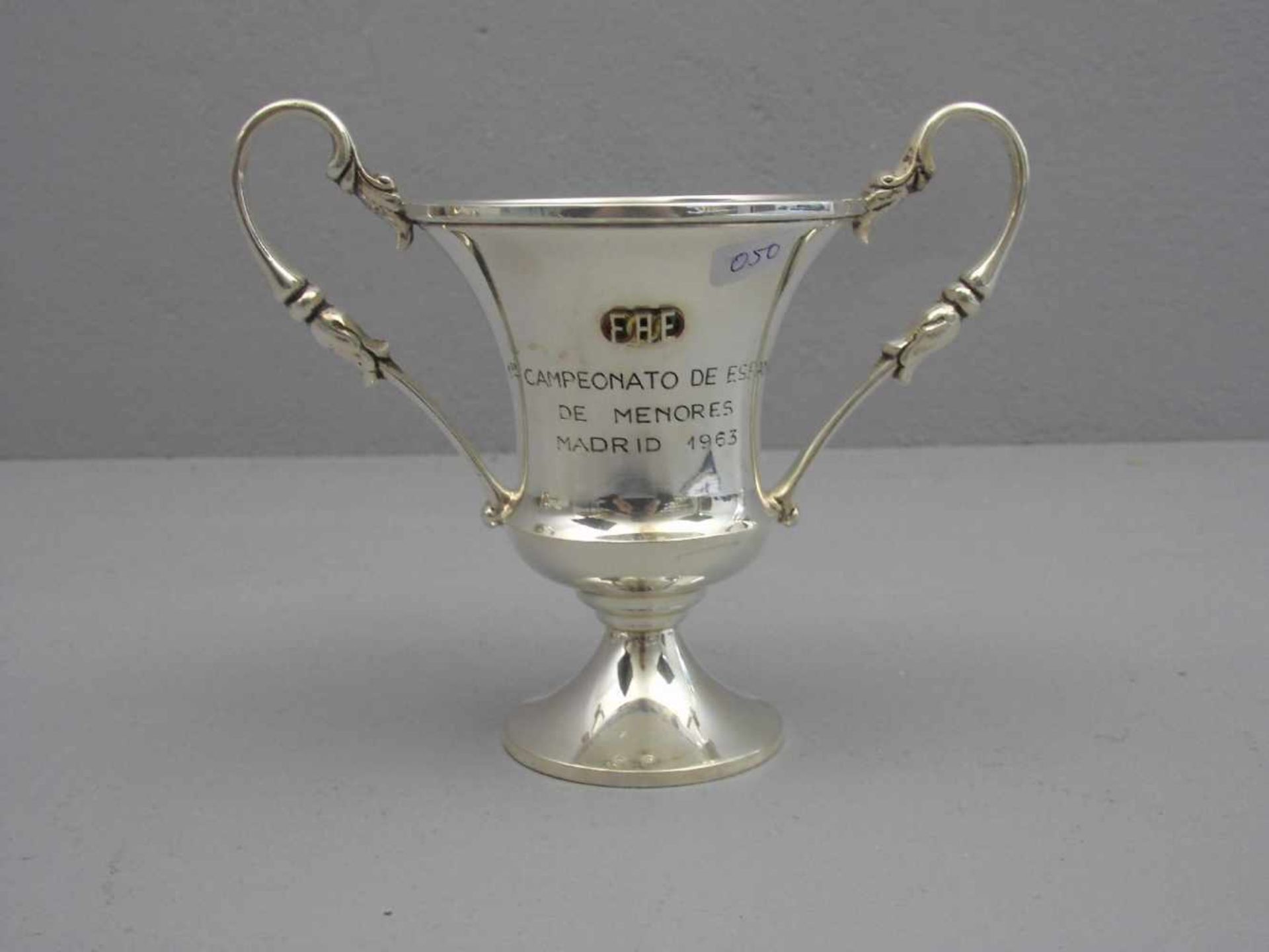 POKAL / HENKELVASE / goblet, 915er Silber (192 g), Spanien, gepunzt mit "Davidstern" und "Ameisen-