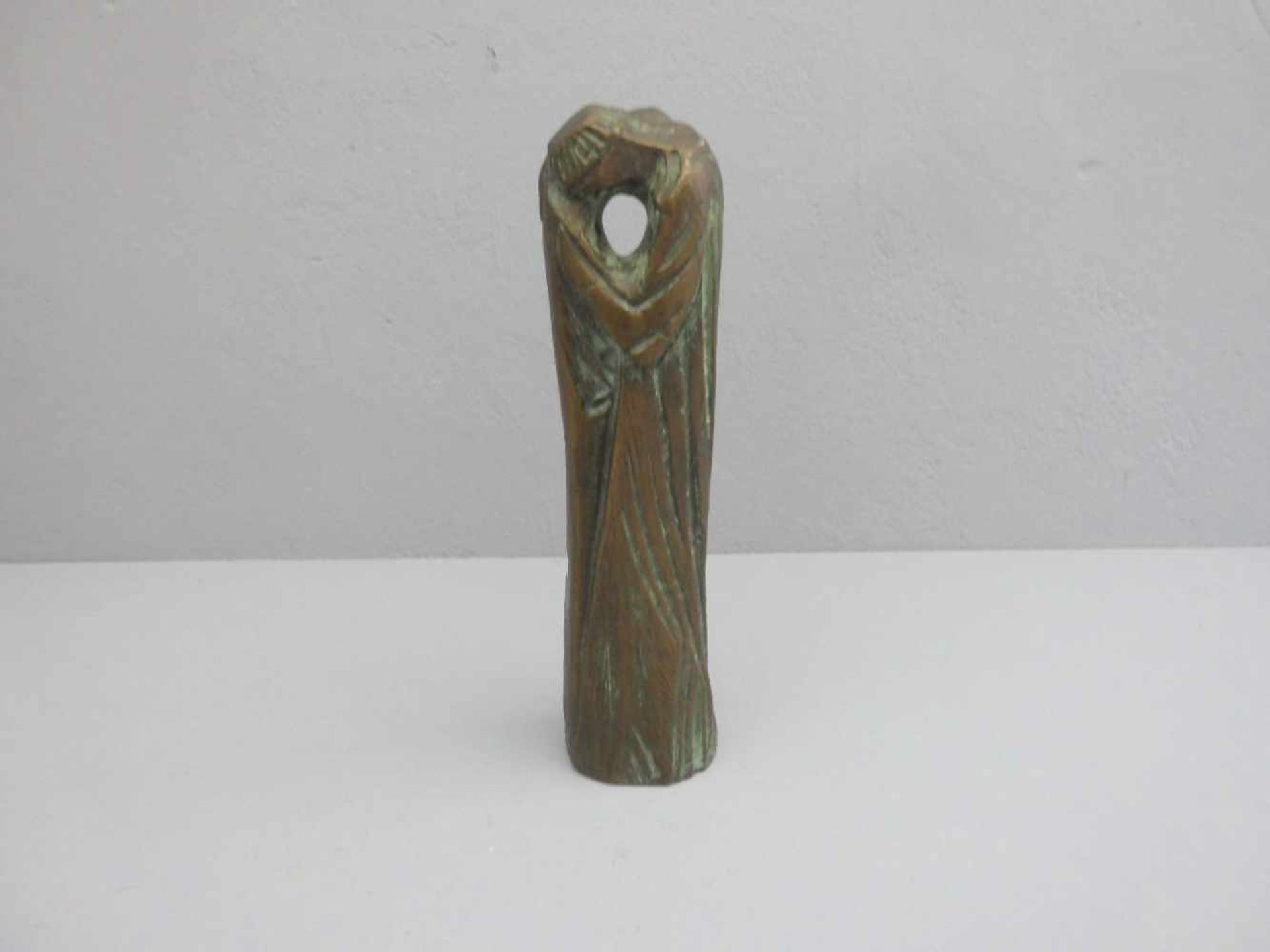 MONOGRAMMIST (RB, 20./21. Jh.), Skulptur / sculpture: "Der Kuss", Bronze, hellbraune Patina mit - Image 3 of 3