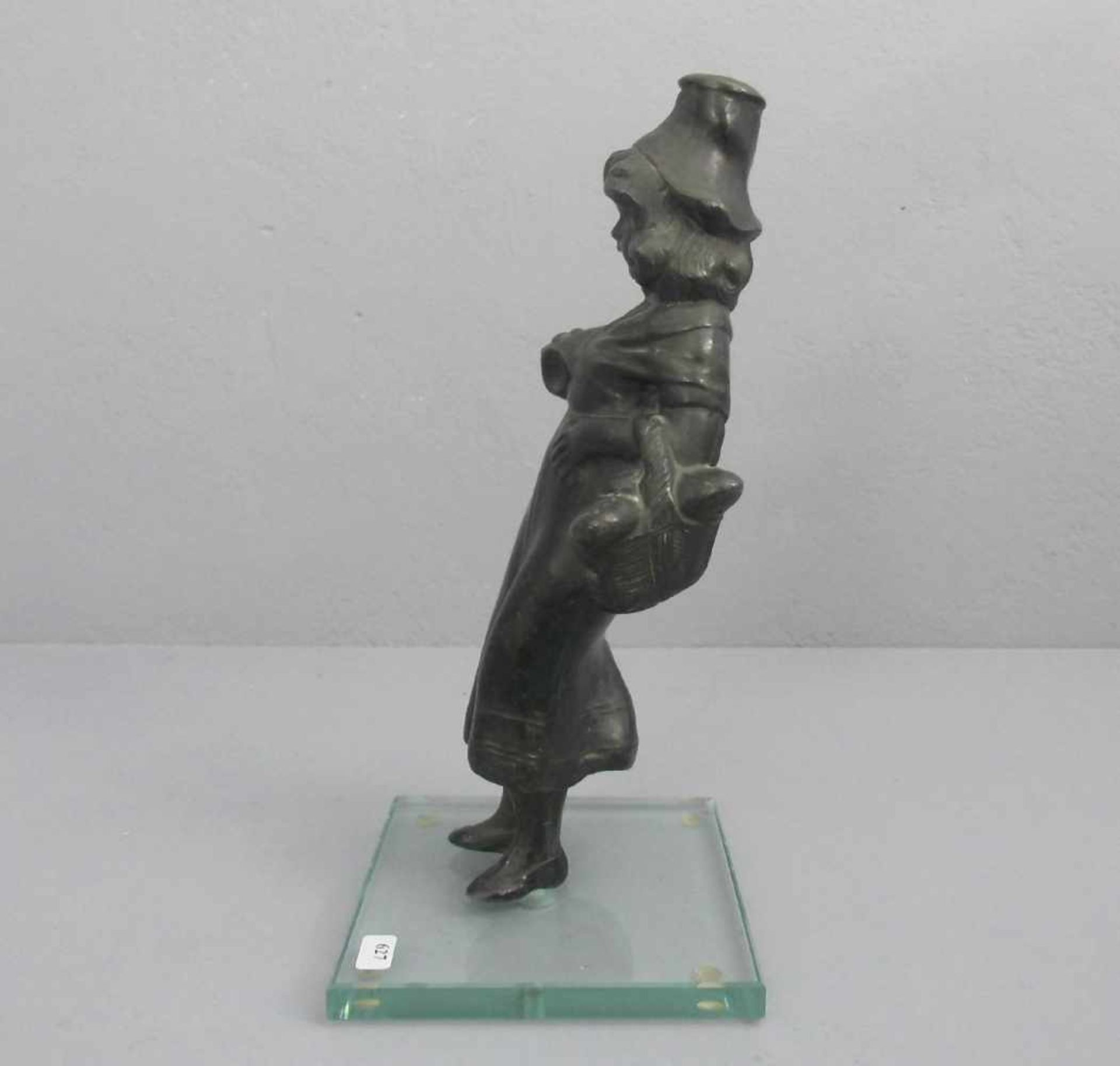 ANONYMUS (Bildhauer des 19./20. Jh.), Skulptur: "Mädchen mit Korb und Flasche / Rotkäppchen", - Image 2 of 3