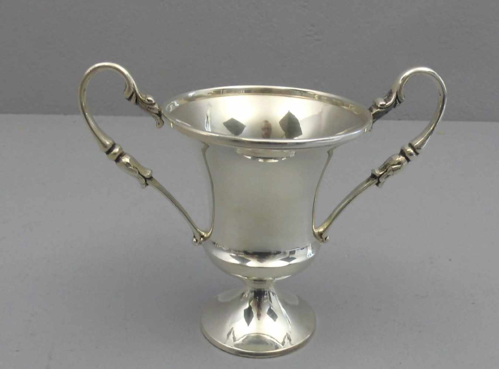 POKAL / HENKELVASE / goblet, 915er Silber (192 g), Spanien, gepunzt mit "Davidstern" und "Ameisen- - Bild 3 aus 3