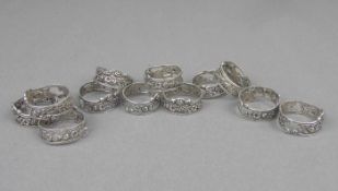PAPIER - SERVIETTENRINGE / napkin rings, 835er Silber (insgesamt 38 g), durchbrochen gearbeitet