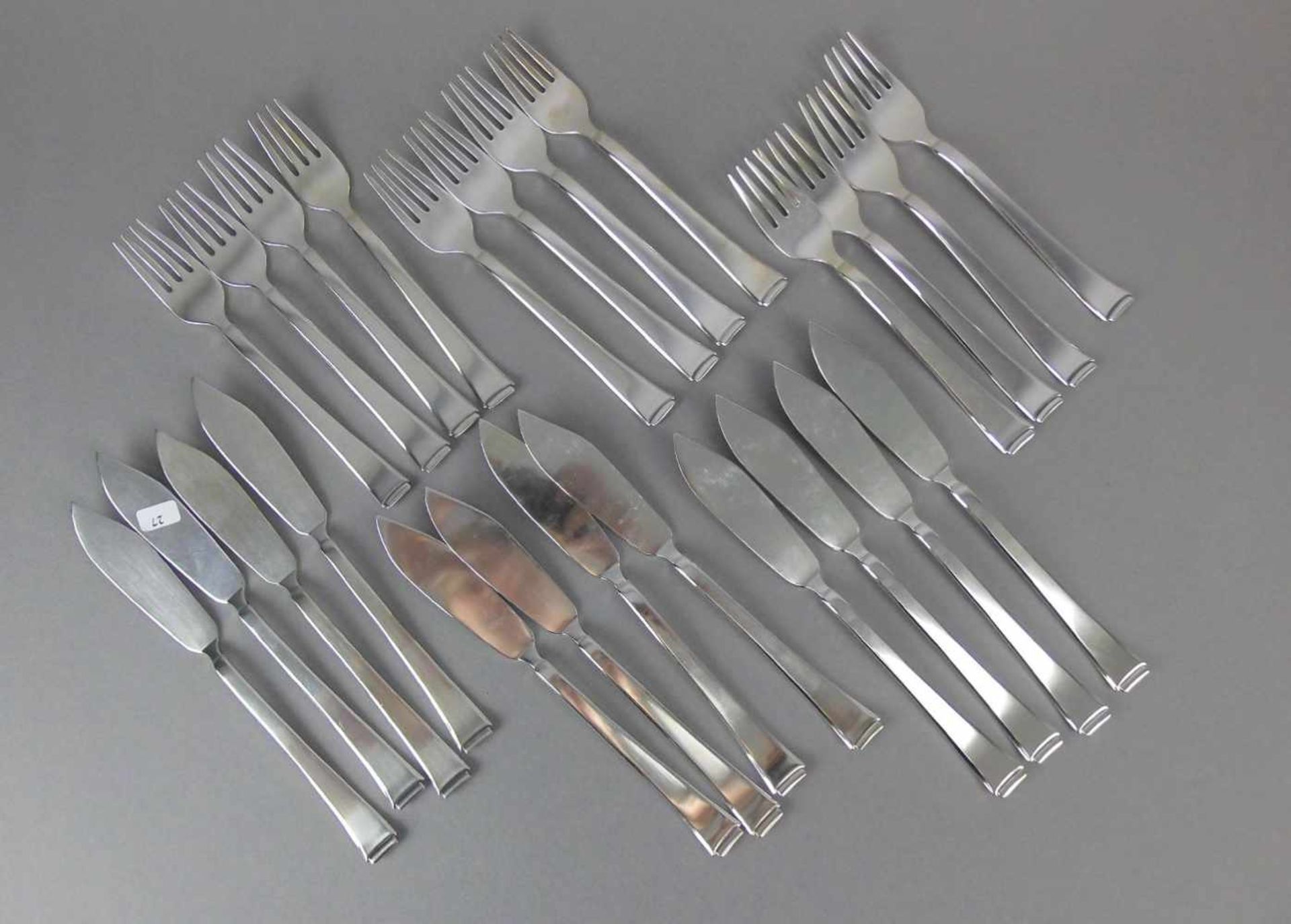 ART DECÒ FISCHBESTECK FÜR 12 PERSONEN / fish cutlery, 20. Jh., 90er Auflage / versilbert. Manufaktur
