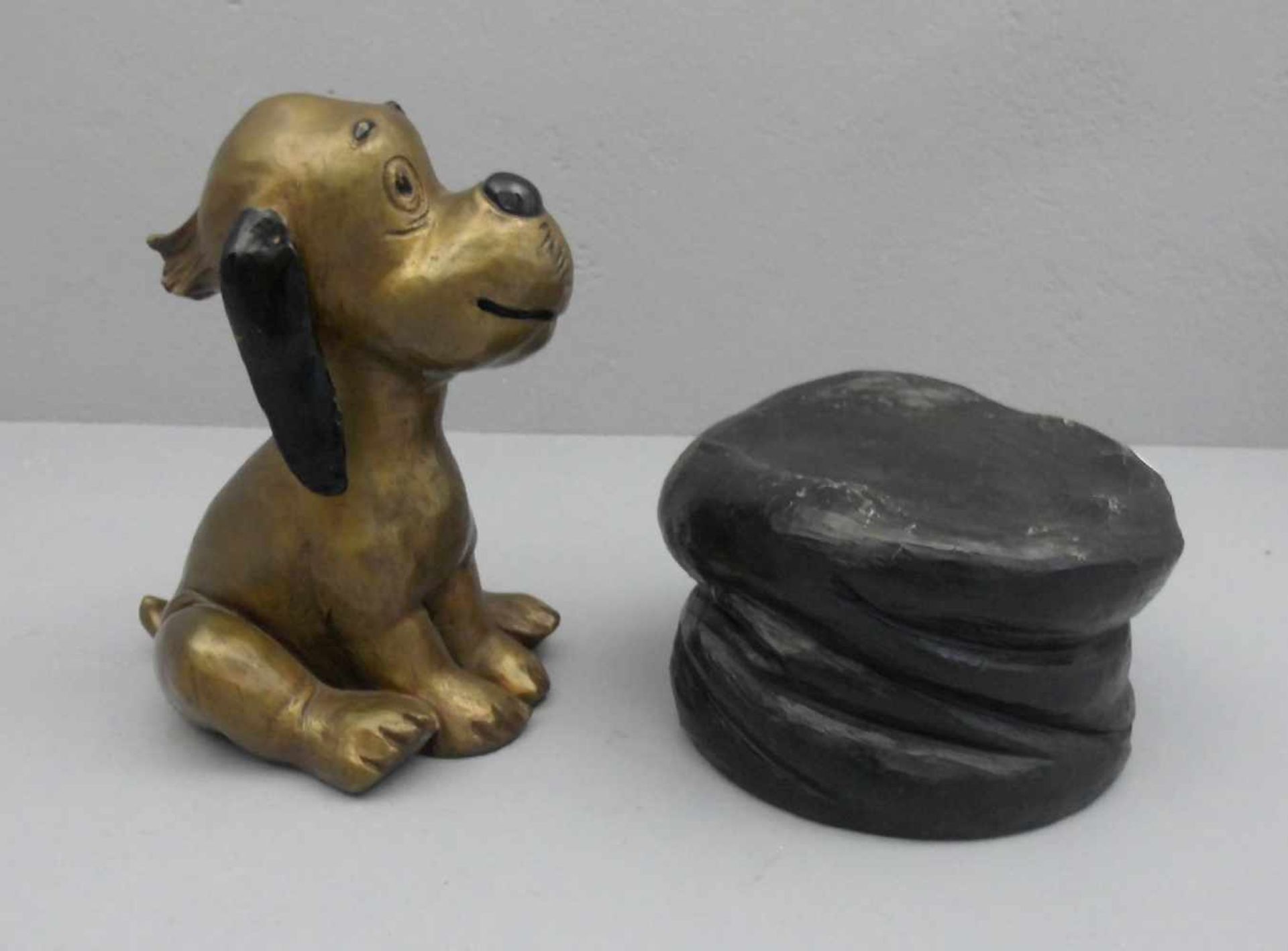 BRONZE SKULPTUR "Wum / Hund", nach der Zeichentrickfigur des Humoristen und Cartoonisten Loriot ( - Image 6 of 6