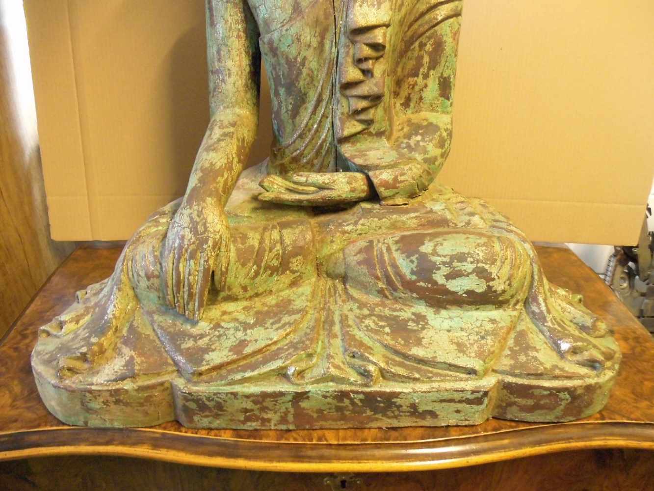 BUDDHA, Holz, geschnitzt und grün gefasst in der Anmutung von patinierter Bronze mit - Image 4 of 5