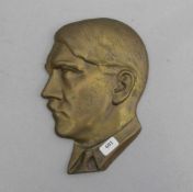 RELIEF: "Porträt Adolf Hitler", Bronze, Kopfbildnis nach rechts, gearbeitet als Hochrelief. H. 15,