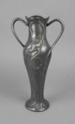JUGENDSTIL KANNE / art nouveau pewter jug, Zinn, um 1900, am Stand gem. "WMFB", Manufaktur WMF -