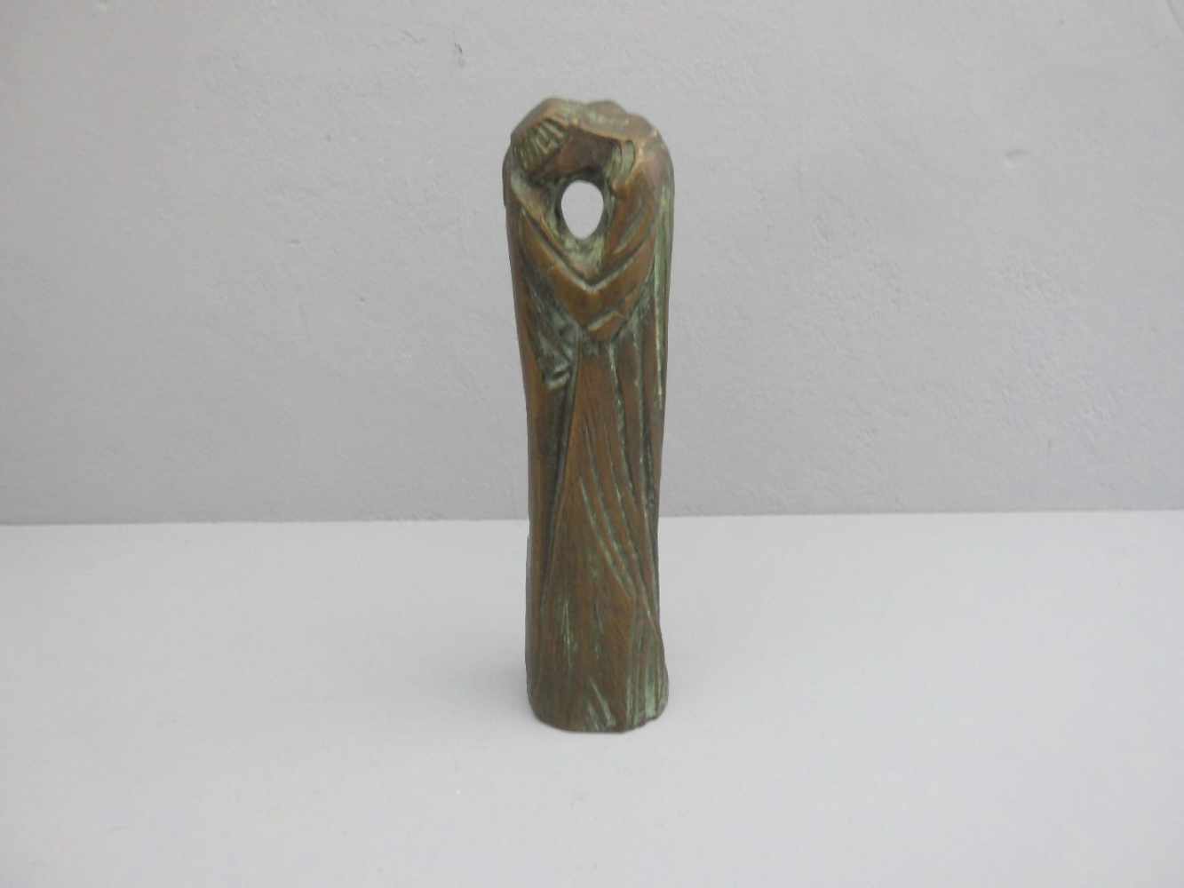MONOGRAMMIST (SB, 20./21. Jh.), Skulptur / sculpture: "Der Kuss", Bronze, hellbraune Patina mit - Image 3 of 3