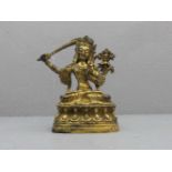 FIGUR: BUDDHA MANJUSHRI TARA, Asien. Bronze, dunkel und goldfarben patiniert. Buddha auf Lotussockel