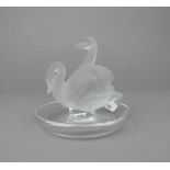 LALIQUE - FIGÜRLICHE GLASSCHALE / RINGSCHALE "SCHWÄNE" / glass bowl "swans", Kristallglas,