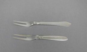 PAAR ART DÉCO VORLEGEGABELN / silver serving forks, insgesamt 35 g. Dänemark, 925er