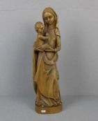 SKULPTUR: "Madonna mit dem Christuskind / Mutter und Kind", Eiche, geschnitzt, gearbeitet nach