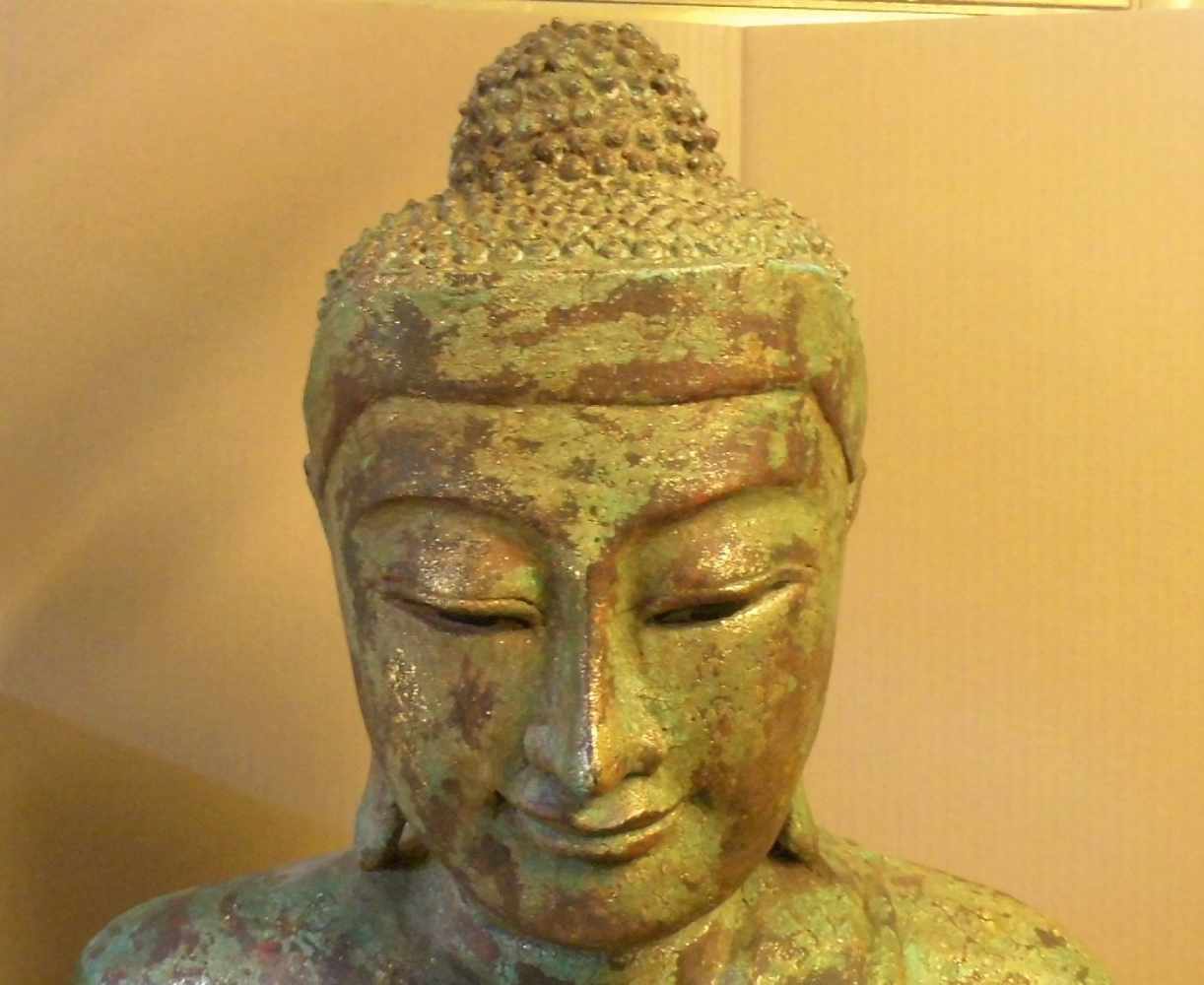 BUDDHA, Holz, geschnitzt und grün gefasst in der Anmutung von patinierter Bronze mit - Image 2 of 5