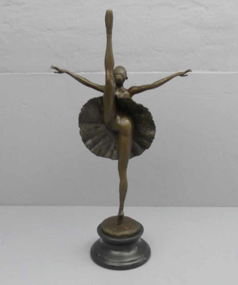 SKULPTUR: "Ballerina", Bronze, hellbraun patiniert und goldfarben akzentuiert, mit Gießerplakette " - Image 3 of 5