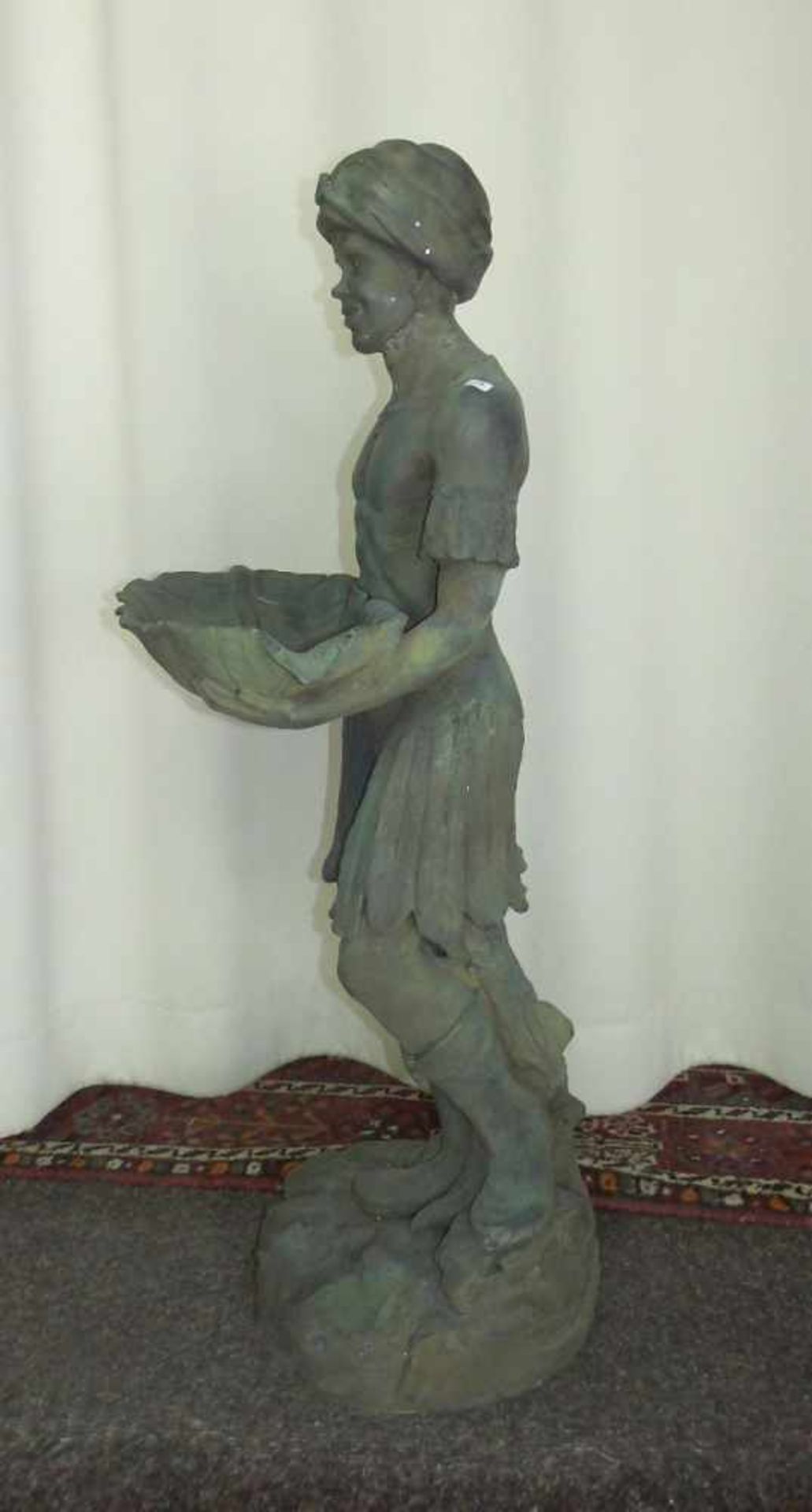 ANONYMUS (20. Jh.), Skulptur / sculpture: "Mohr", Bronze mit grüner Patina. Auf rundem Felspostament - Image 3 of 4