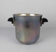 ART DÉCO - SEKTKÜHLER / champagne cooler, versilbertes Metall mit ebonisierten Handhaben, um 1920.