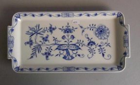 KÖNIGSKUCHEPLATTE / king's cake plate, Porzellan, Manufaktur Meissen, unterglasurblaue