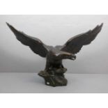 MONOGRAMMIST (EJM, 19./20. Jh.), Skulptur: "Adler", bronzierte Keramik mit montierten Glasaugen,
