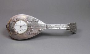 SILBERNE TISCHUHR / TASCHENUHR IM GEHÄUSE IN FORM EINER LAUTE, Sterlingsilber, London 1890,