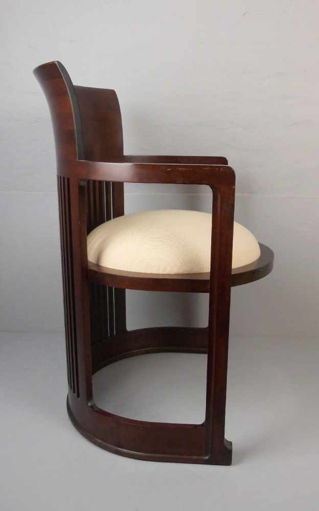 FRANK LLOYD WRIGHT (Richland Center, Wisconsin 1867-1959 Phoenix, Arizona), 6 Barrel Chairs / - Image 4 of 8
