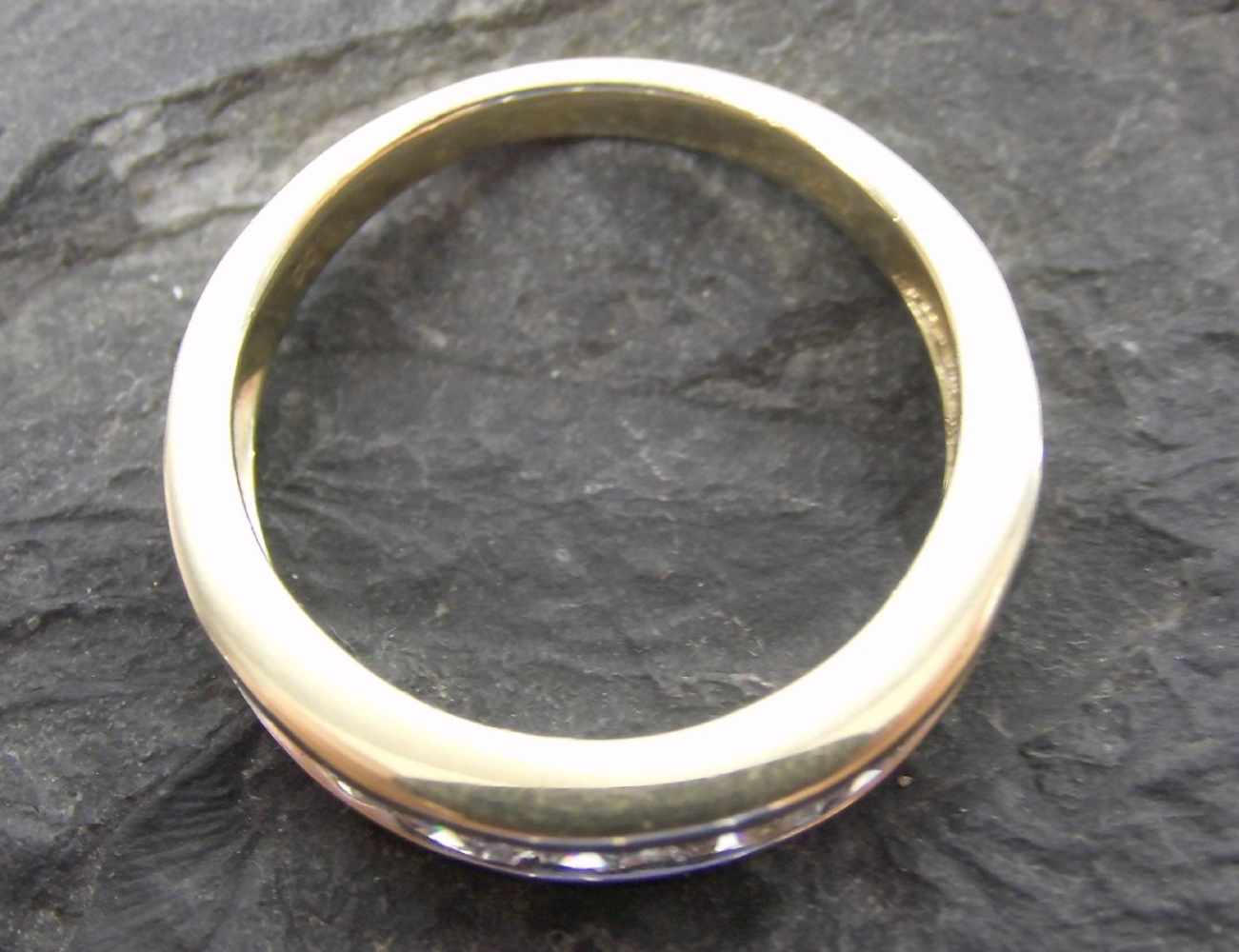 RING, 417er Gelbgold (2,9g), ungetragen, besetzt mit 10 Diamanten Ringgröße 53/54Dieses Los wird - Image 2 of 3