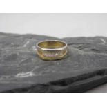 RING, bicolor, 750er Gold (5,4g), Ringschiene besetzt mit 5 Brillangen von je 0,05ct. Ringgr. 56/57.