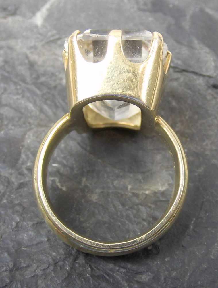 MASSIVER RING, besetzt mit großem hellem Stein von 5,3ct in Kronenfassung aus 585er Gelbgold (15, - Image 3 of 5