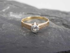 RING, 585er Gelbgold (1,9g) besetzt mit einem Brillanten, Ringgröße 54Dieses Los wird in einer