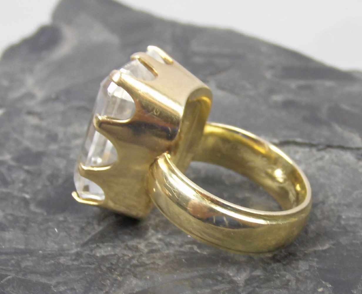 MASSIVER RING, besetzt mit großem hellem Stein von 5,3ct in Kronenfassung aus 585er Gelbgold (15, - Image 2 of 5