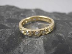 Memory-Ring, 585er Gelbgold (getestet, 3,9g), rundum besetzt mit 17 Brillanten á 0,05ct. (gesamt: