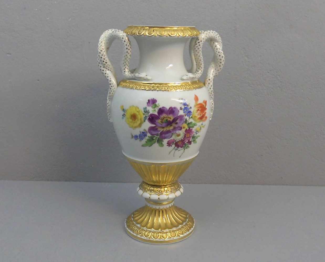 VASE / SCHLANGENVASE, Porzellan, Manufaktur Meissen, unterglasurblaue Schwertermarke mit oberem - Bild 3 aus 5