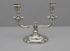 LEUCHTER / TISCHLEUCHTER / candle holder, zweiflammig, 830er Silber (mit beschwertem Fuß), gepunzt