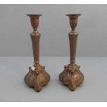 PAAR JUGENDSTIL - LEUCHTER / art nouveau candle stands, kupferfarben bronziertes Metall, um 1900.