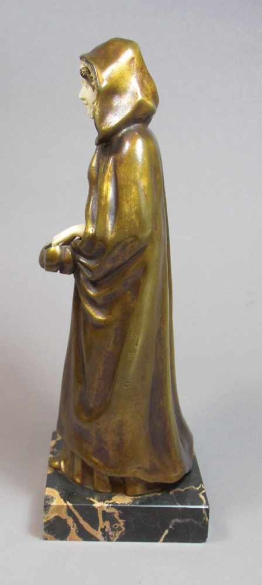 BERNOUD, EUGÈNE (französischer Bildhauer des 19./20. Jh.), Skulptur: "La marche silencieuse", Bronze - Image 4 of 7
