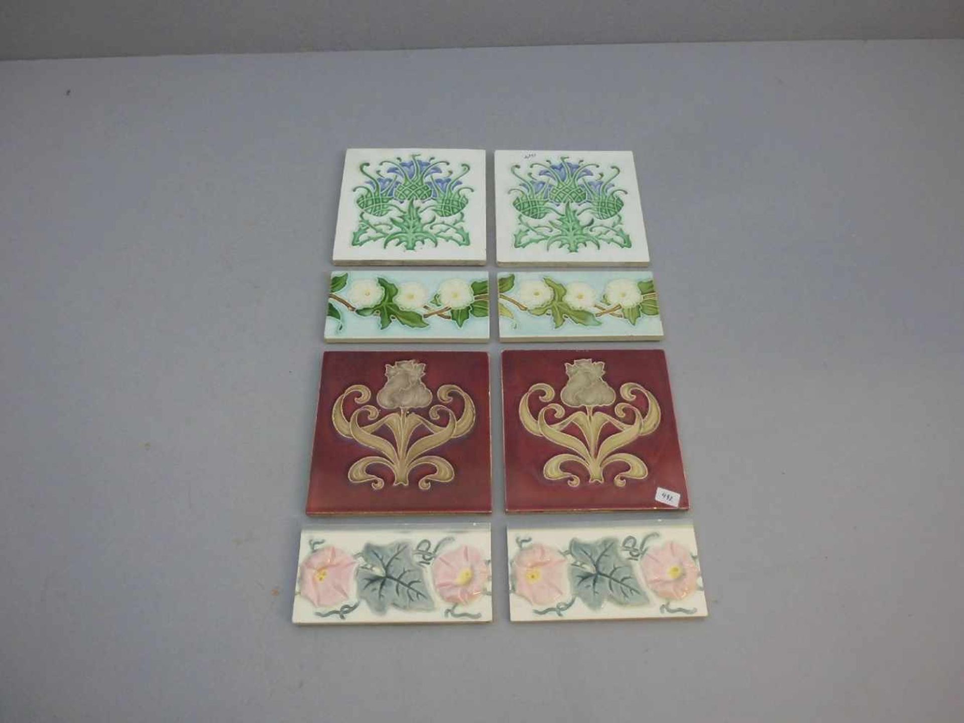 KONVOLUT VON 4 PAAR JUGENDSTIL - FLIESEN UND FLIESENBORDÜREN / art nouveau tiles, um 1900. Heller - Bild 2 aus 2