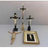 KONVOLUT KRUZIFIXE UND CORPUS CHRISTI / A set of crucifixes, 19./ 20. Jh., unterschiedliche Größen
