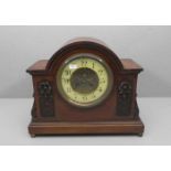 KAMINUHR / TISCHUHR / fireplace clock, um 1900, Holz, Schlüsselaufzug, Halbstundenschlag auf
