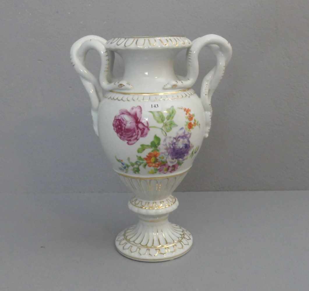 VASE / SCHLANGENVASE, Porzellan, Manufaktur Neundorf (ungemarkt), gebreitet nach Meissner Vorbild.