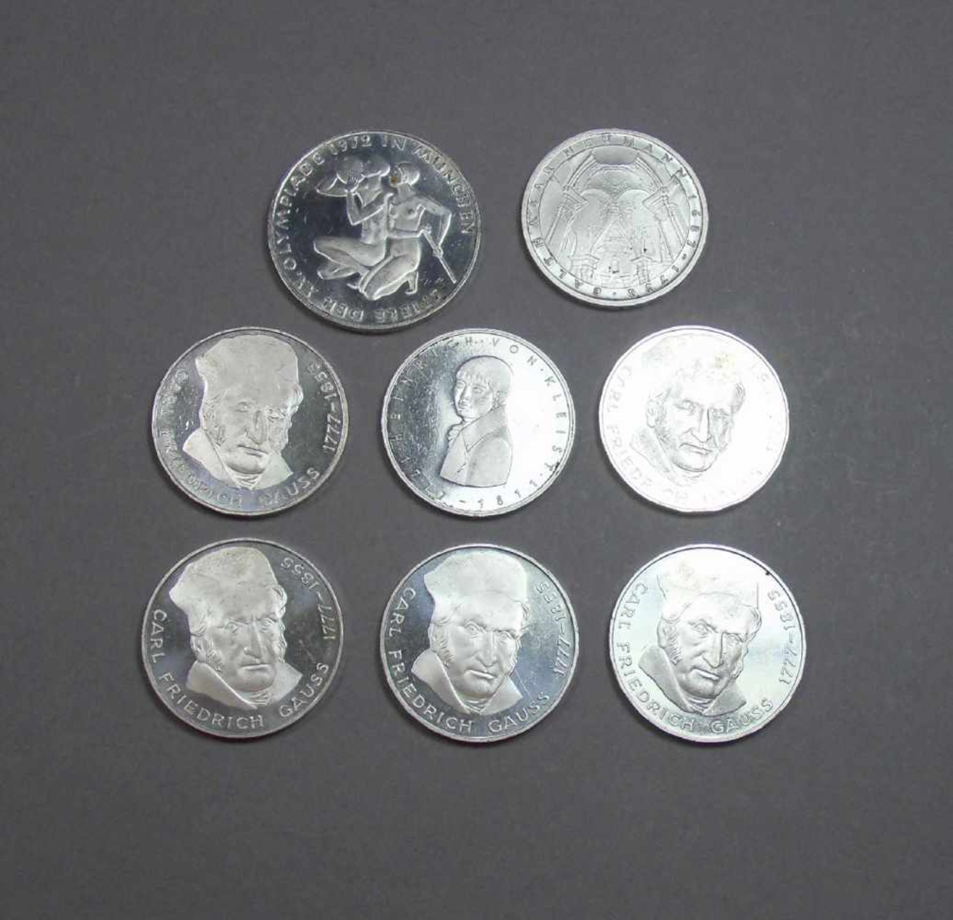 KONVOLUT MÜNZEN: 1 x 10 DEUTSCHE MARK und 7 x 5 DEUTSCHE MARK, jeweils aus 625er Silber, - Image 2 of 2
