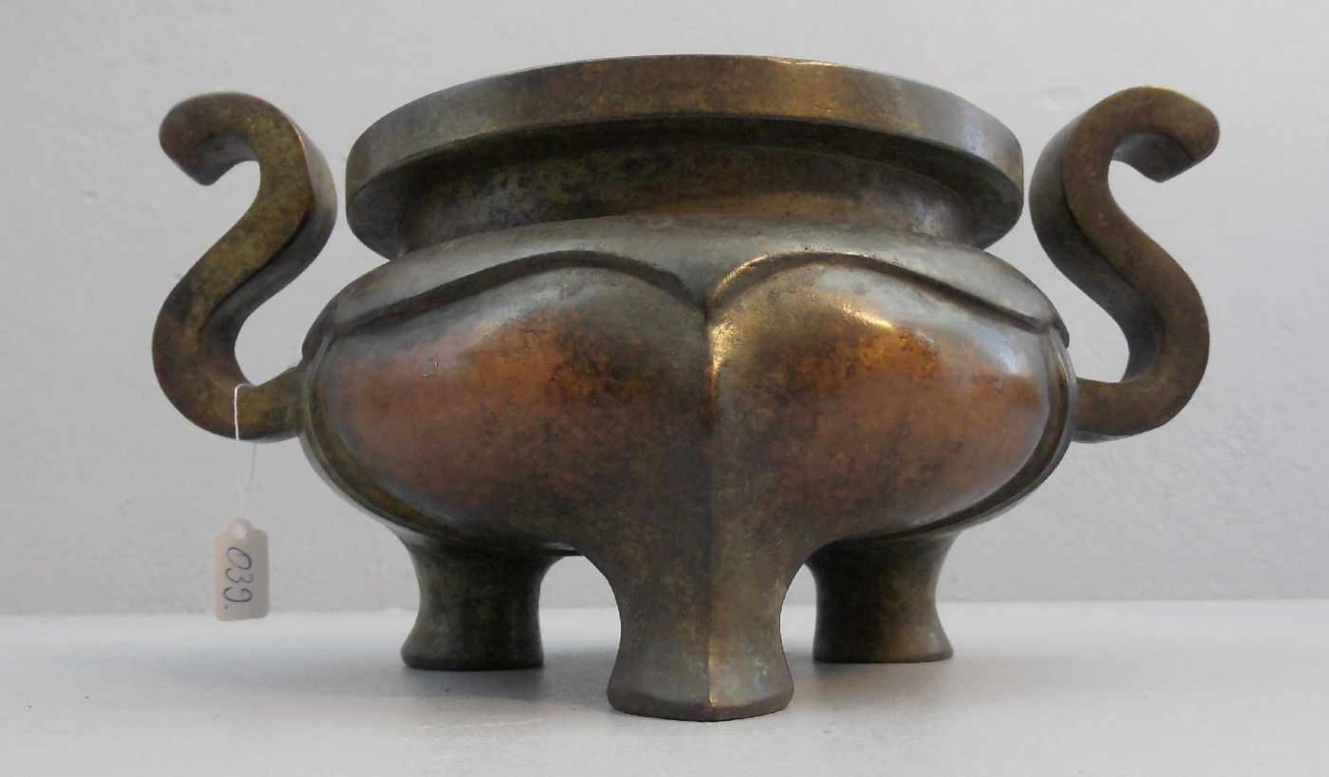 KORO / WEIHRAUCHGEFÄSS / incense holder, China, dunkel patinierte Bronze. Gebauchte Form mit - Bild 3 aus 3