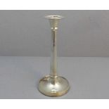 KERZENSTÄNDER / KERZENHALTER / candle stick, 20. Jh., versilbertes Metall, ungemarkt. Konische