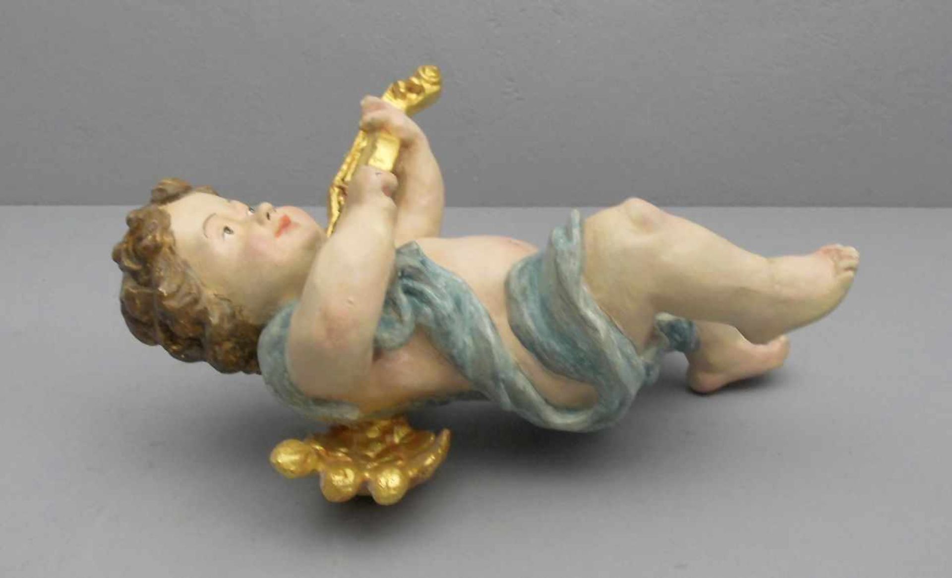SKULPTUR: "Musizierender Engel", gearbeitet in barocken Formen, Eichenholz, polychrom gefasst über - Bild 2 aus 4