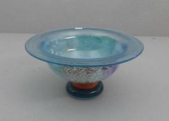 GLASSCHALE / FUSSSCHALE / bowl on a stand. Rundstand aus blauem Glas, Schaft aus Klarglas mit