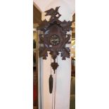 KUCKUCKSUHR / cuckoo clock, Schwarzwald, 20. Jh., Holzgehäuse mit geschnitzten Partien in Form von